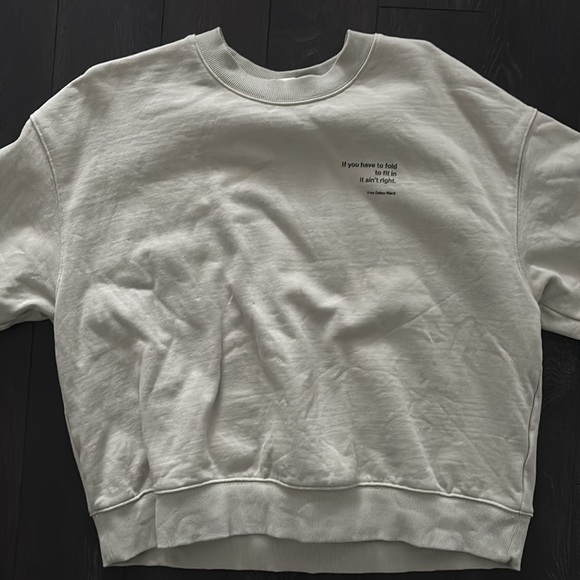 H&M sweater size small 
Grey/green colour 
Cute lounge wear - Picture 2 of 2